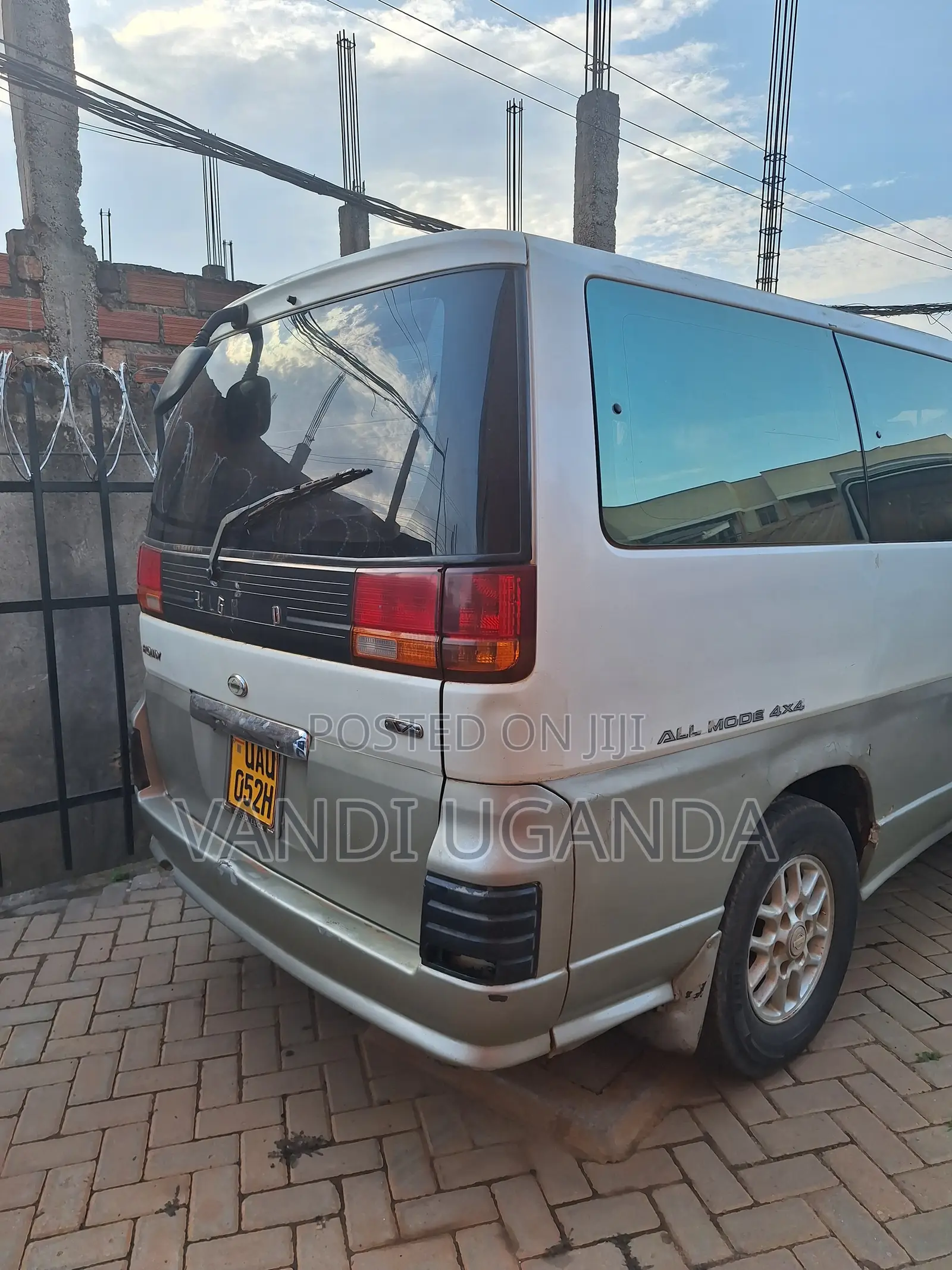 Nissan Elgrand 3.3 1997 Silver