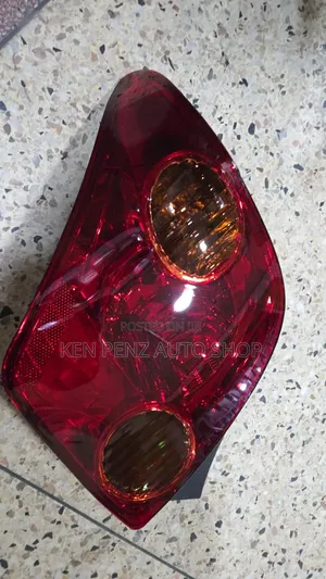 Toyota Ist 2002 - 2005 Taillamps