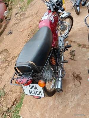 Bajaj Boxer 100 2025 Red