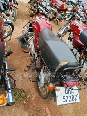 Bajaj Boxer 100 2025 Red