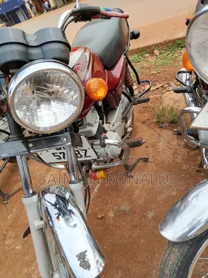 Bajaj Boxer 100 2025 Red
