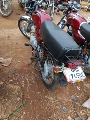 Bajaj Boxer 100 2025 Red
