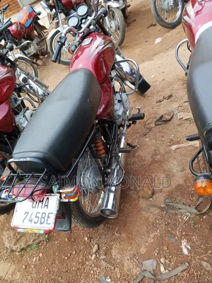 Bajaj Boxer 100 2025 Red