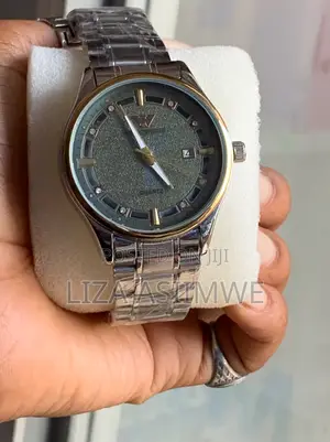 Men's Quartz Watch With a Stainless Steel Band and a Date Display