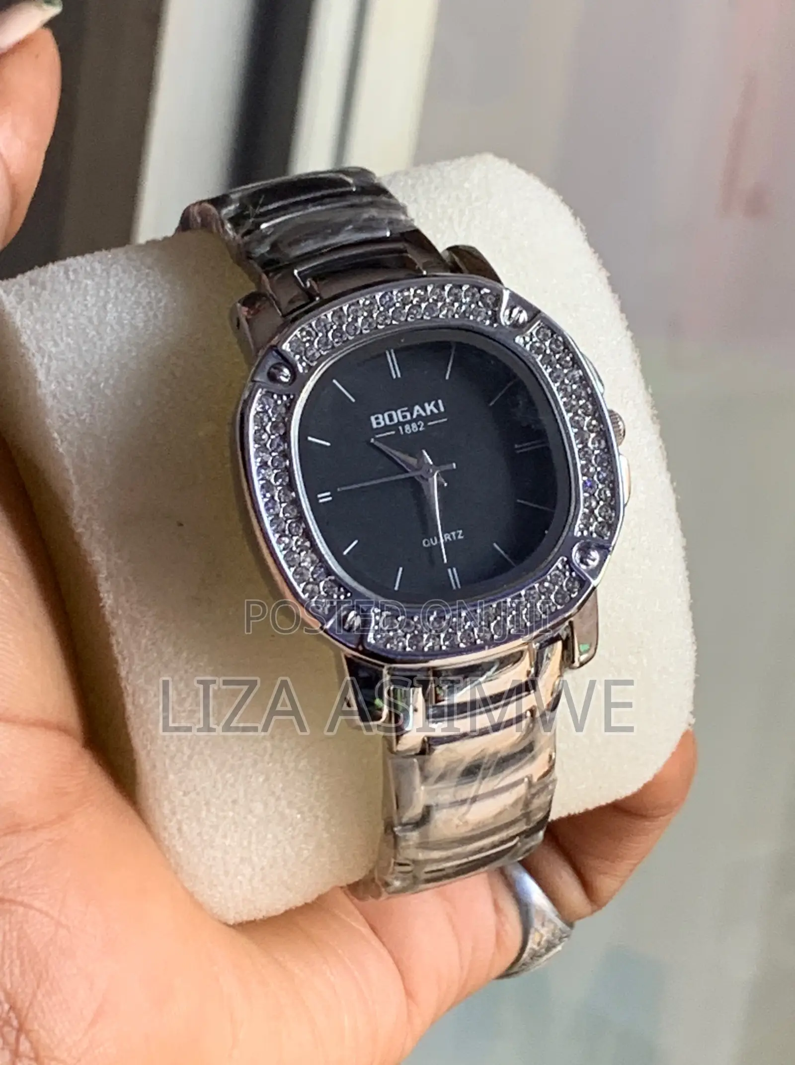 Bogaki Quartz Women's Watch With a Silver-Tone Stainless Steel