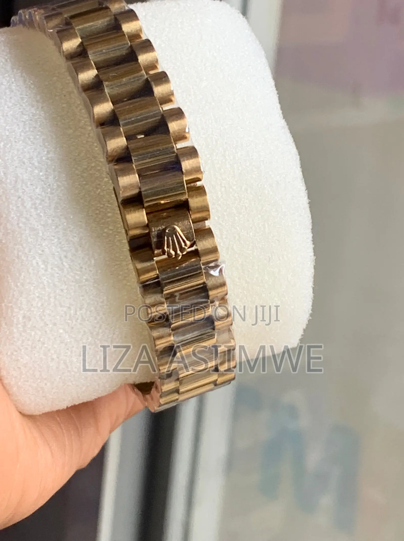 Gold-Tone Rolex Datejust-Style Watch With a Fluted Bezel