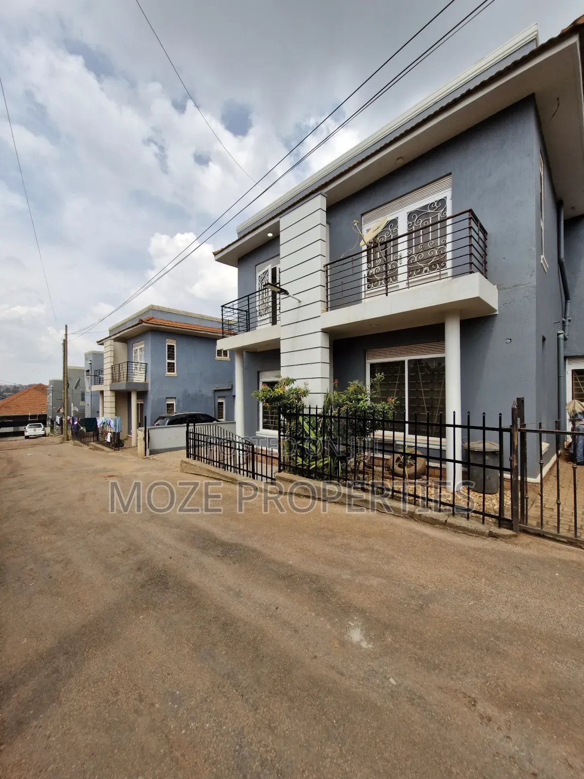 4bdrm Duplex in Kira Mamerito Road., Central Division for sale