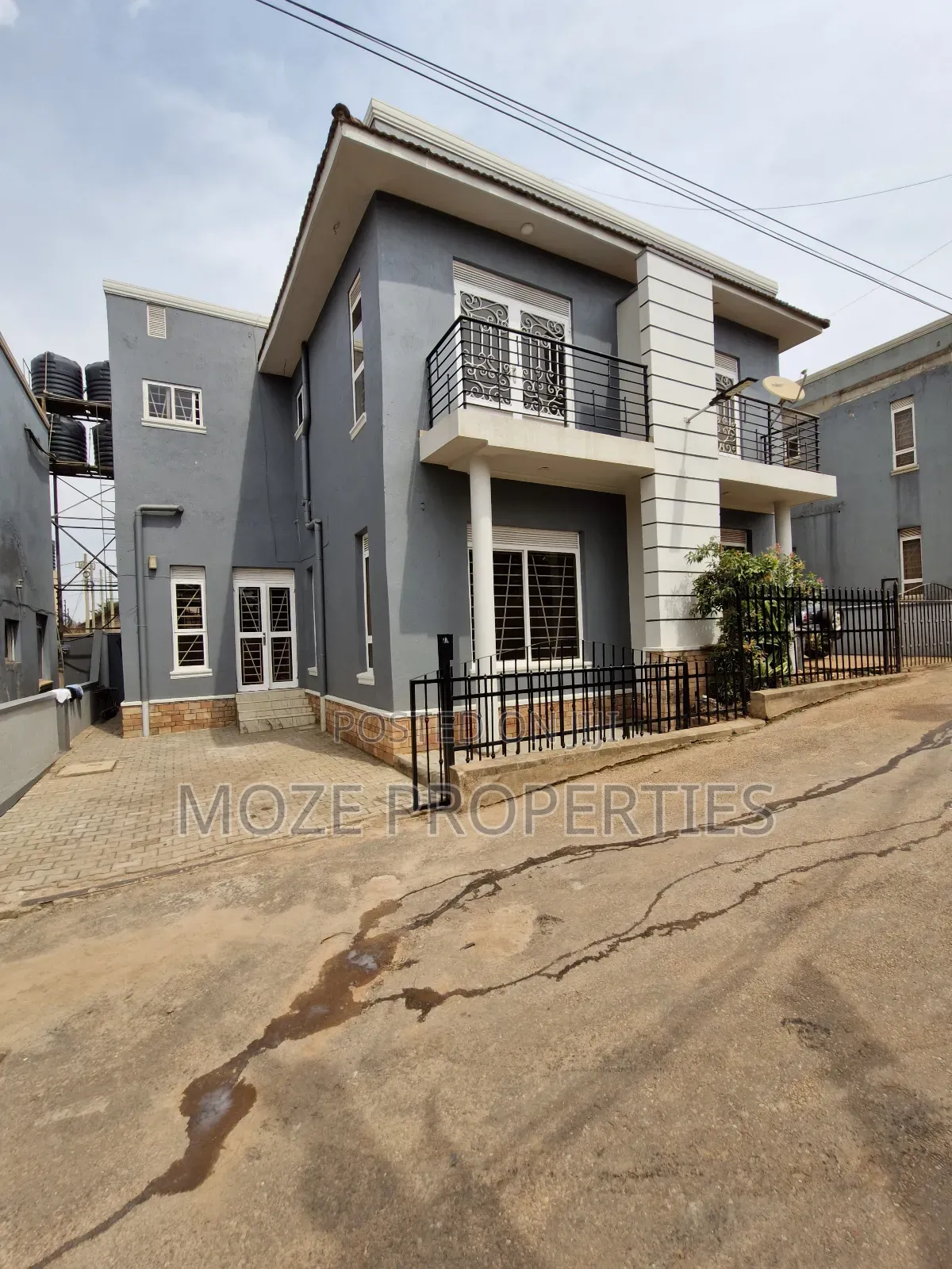 4bdrm Duplex in Kira Mamerito Road., Central Division for sale
