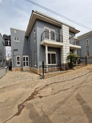 4bdrm Duplex in Kira Mamerito Road., Central Division for sale