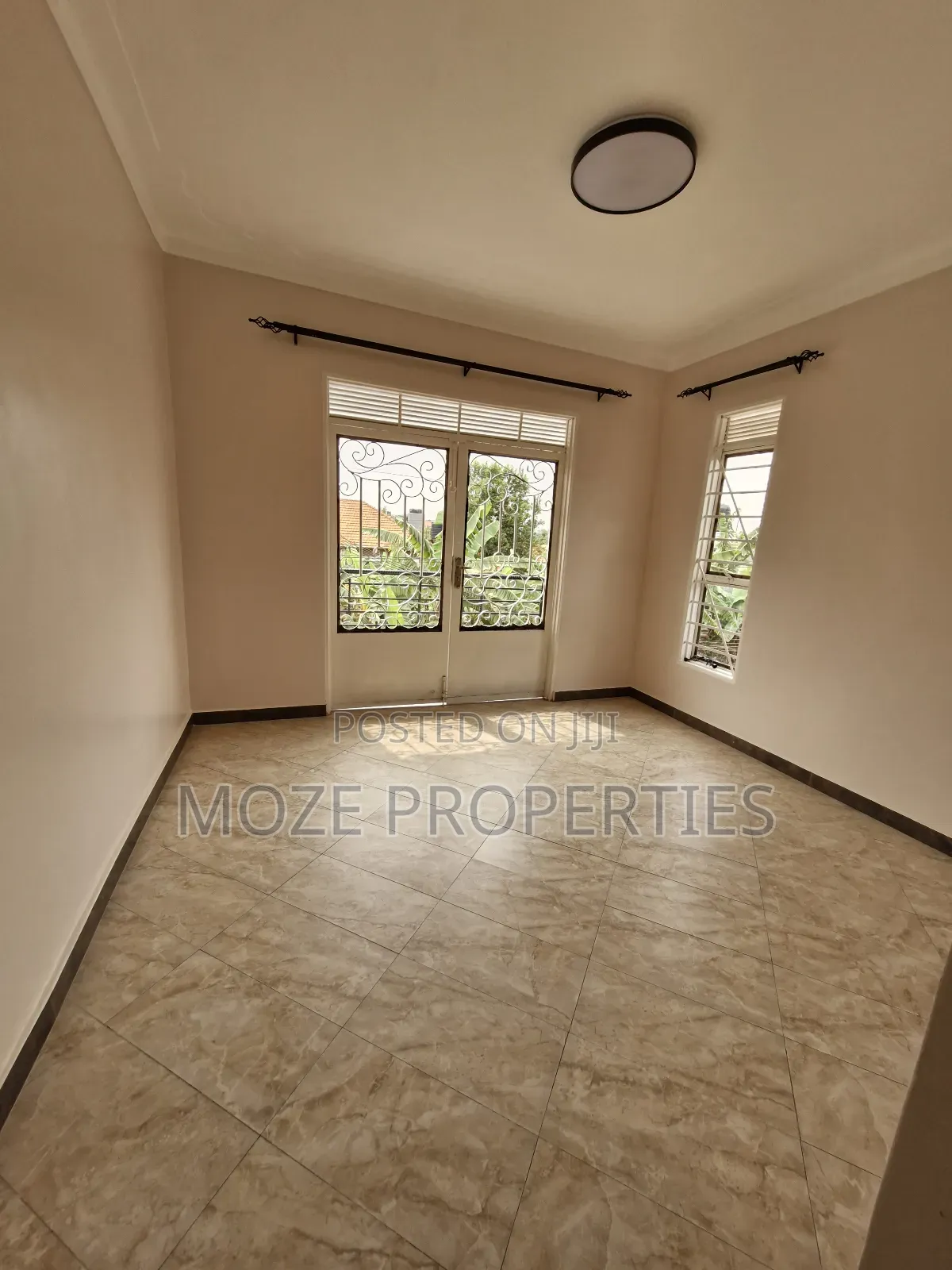 4bdrm Duplex in Kira Mamerito Road., Central Division for sale