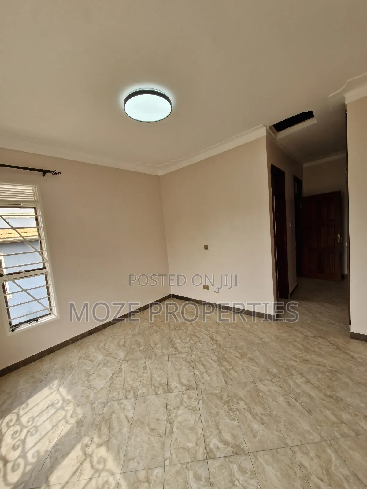 4bdrm Duplex in Kira Mamerito Road., Central Division for sale