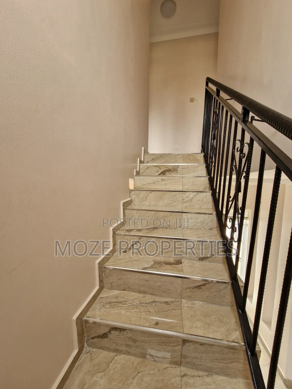 4bdrm Duplex in Kira Mamerito Road., Central Division for sale