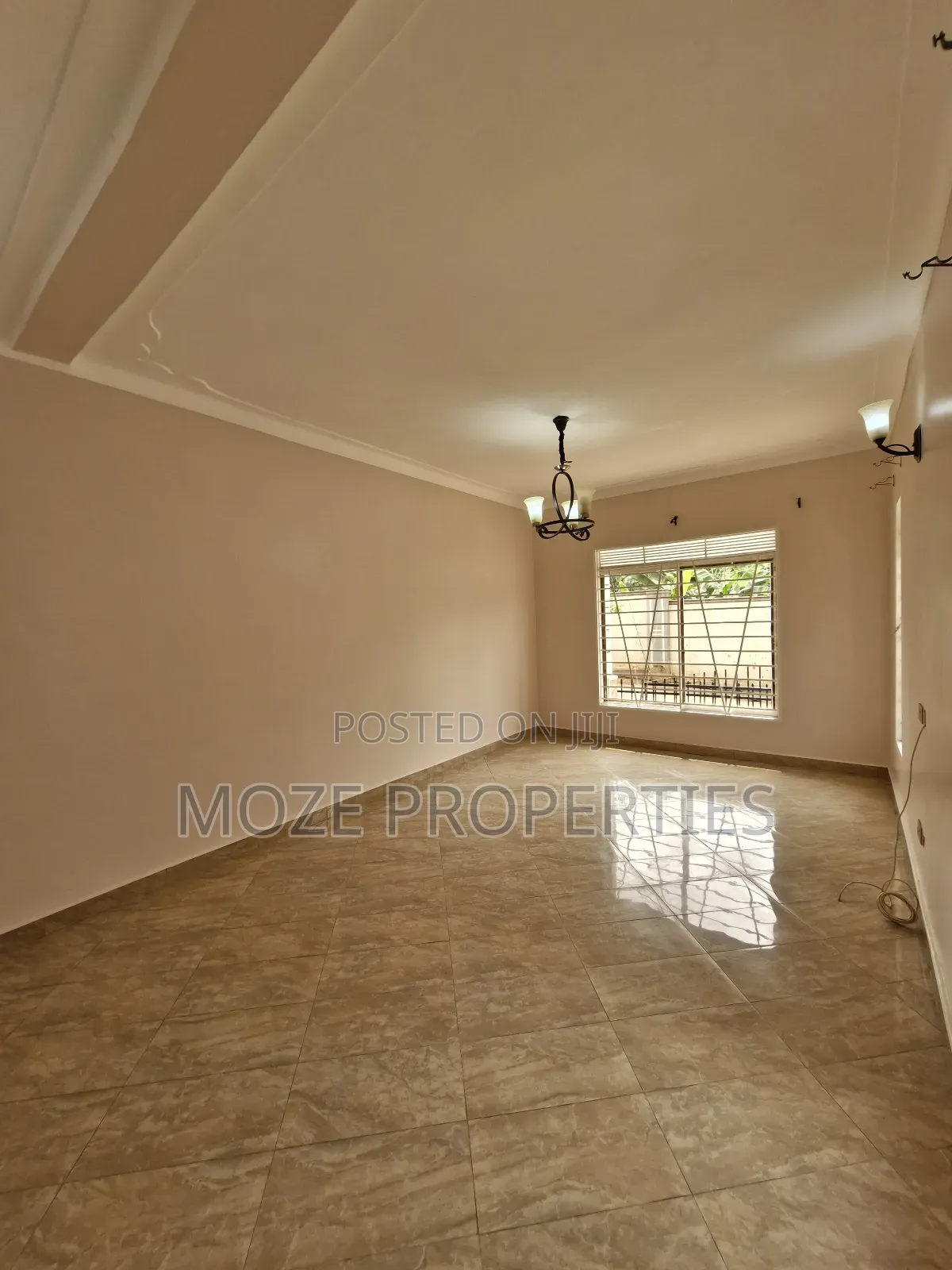4bdrm Duplex in Kira Mamerito Road., Central Division for sale