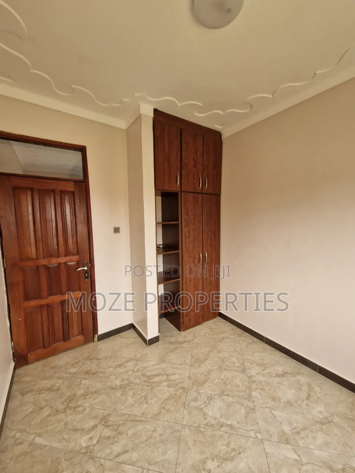 4bdrm Duplex in Kira Mamerito Road., Central Division for sale
