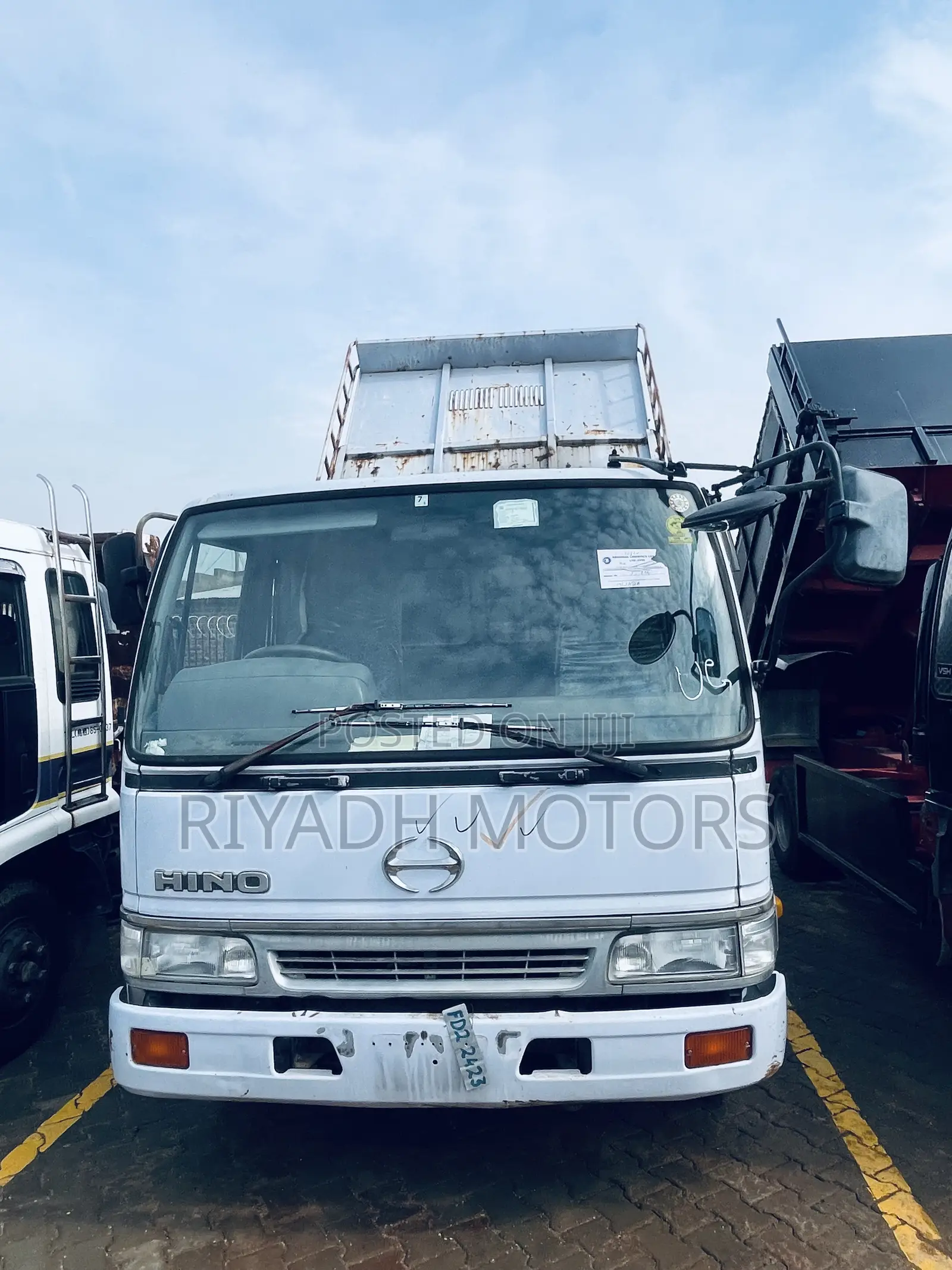 Hino Dumper 1997 Blue Color