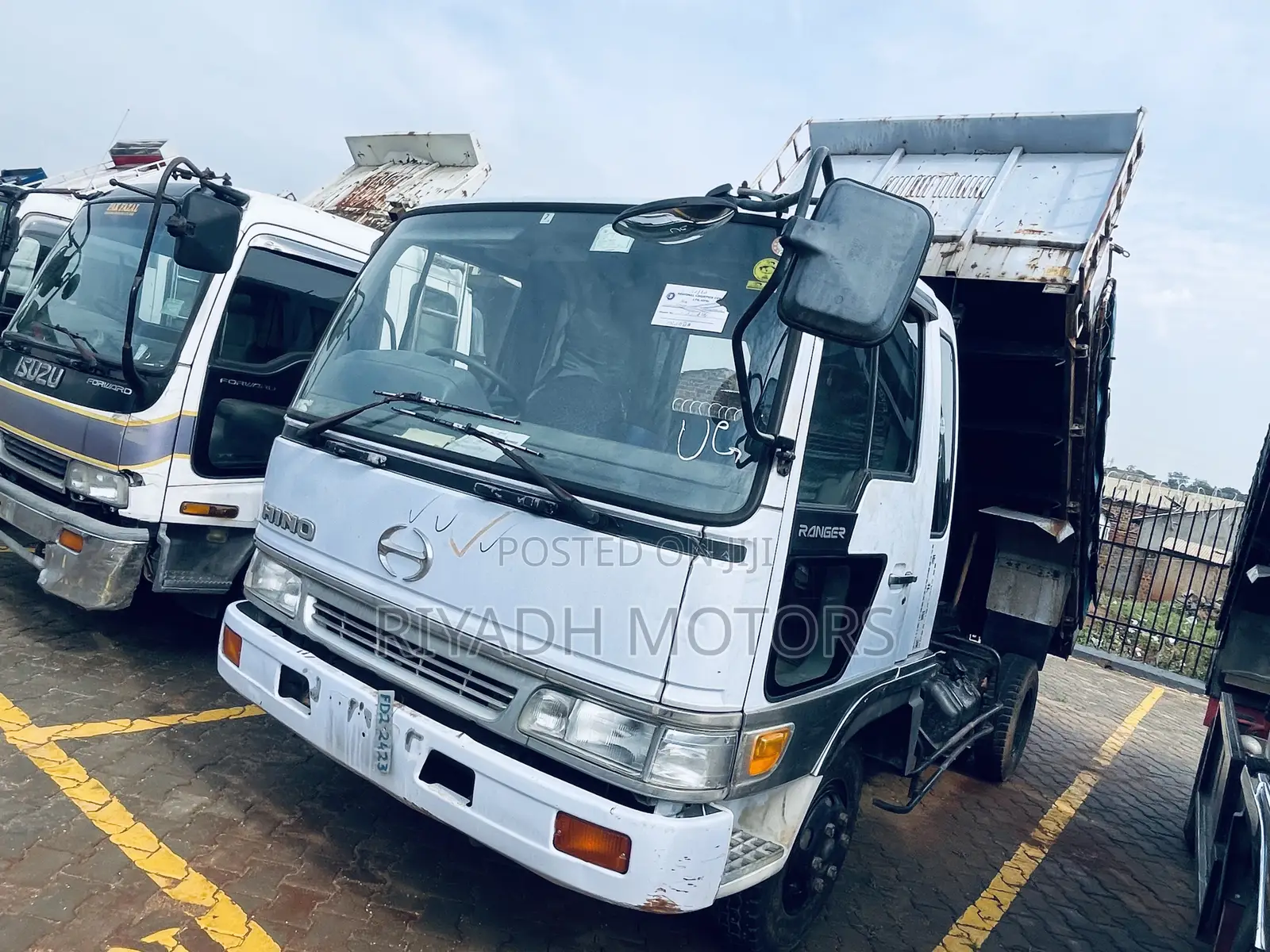 Hino Dumper 1997 Blue Color