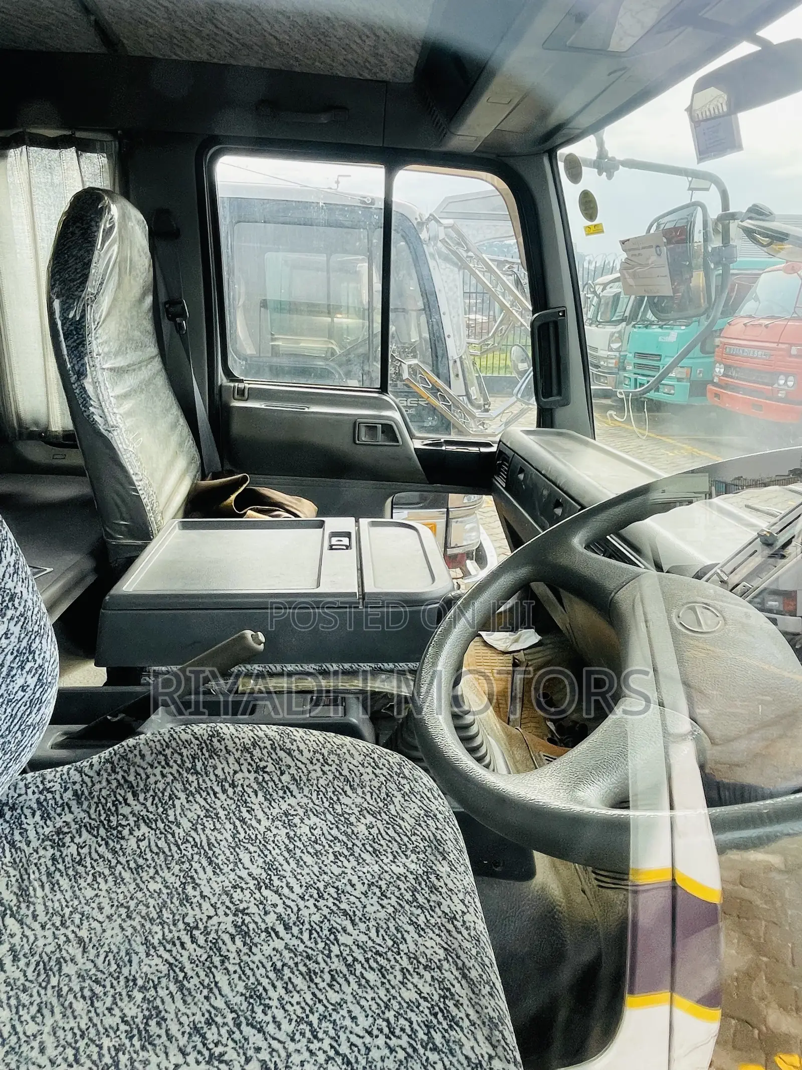 Hino Dumper 1997 Blue Color
