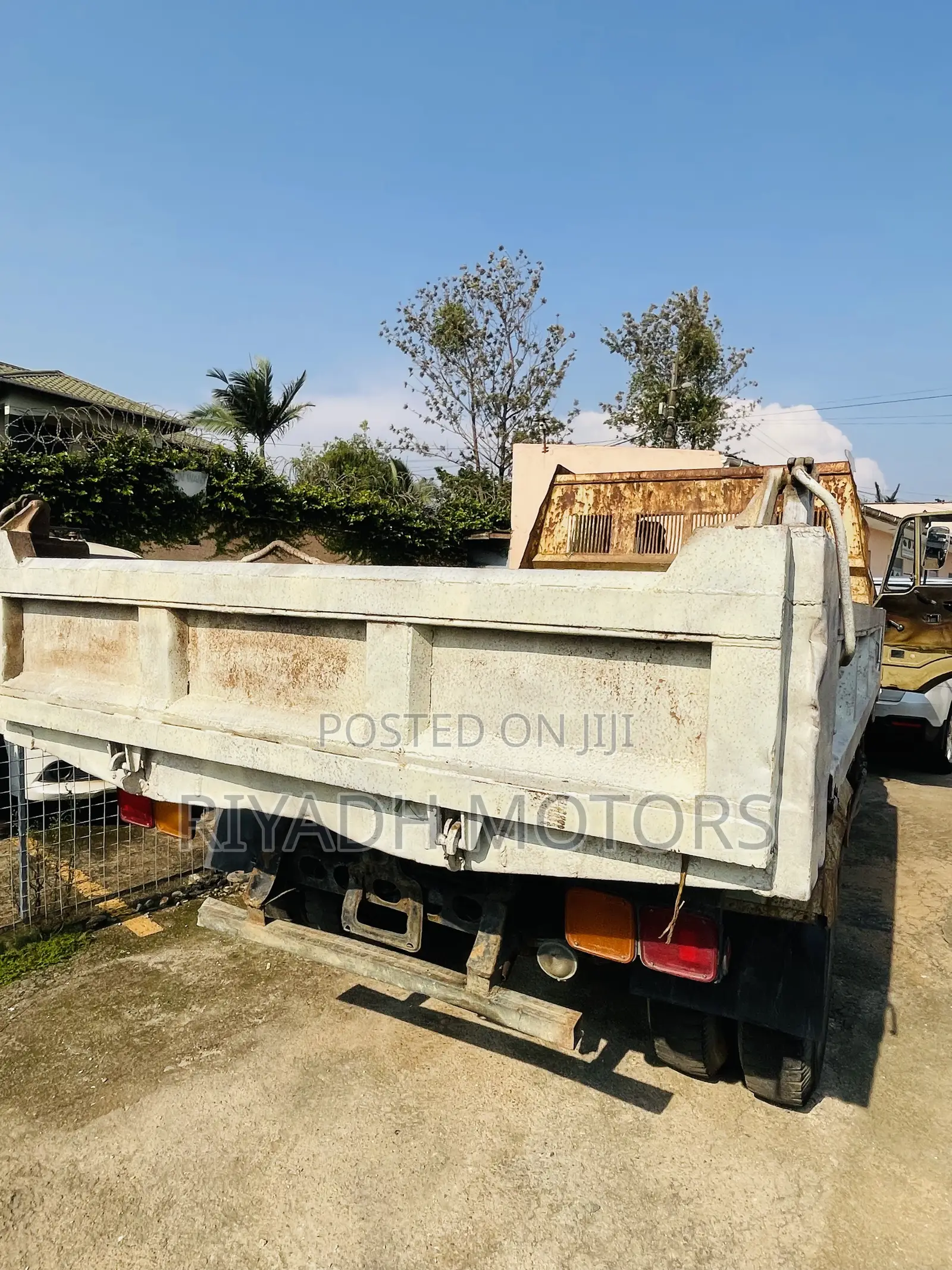 Fuso Dumper Round Light