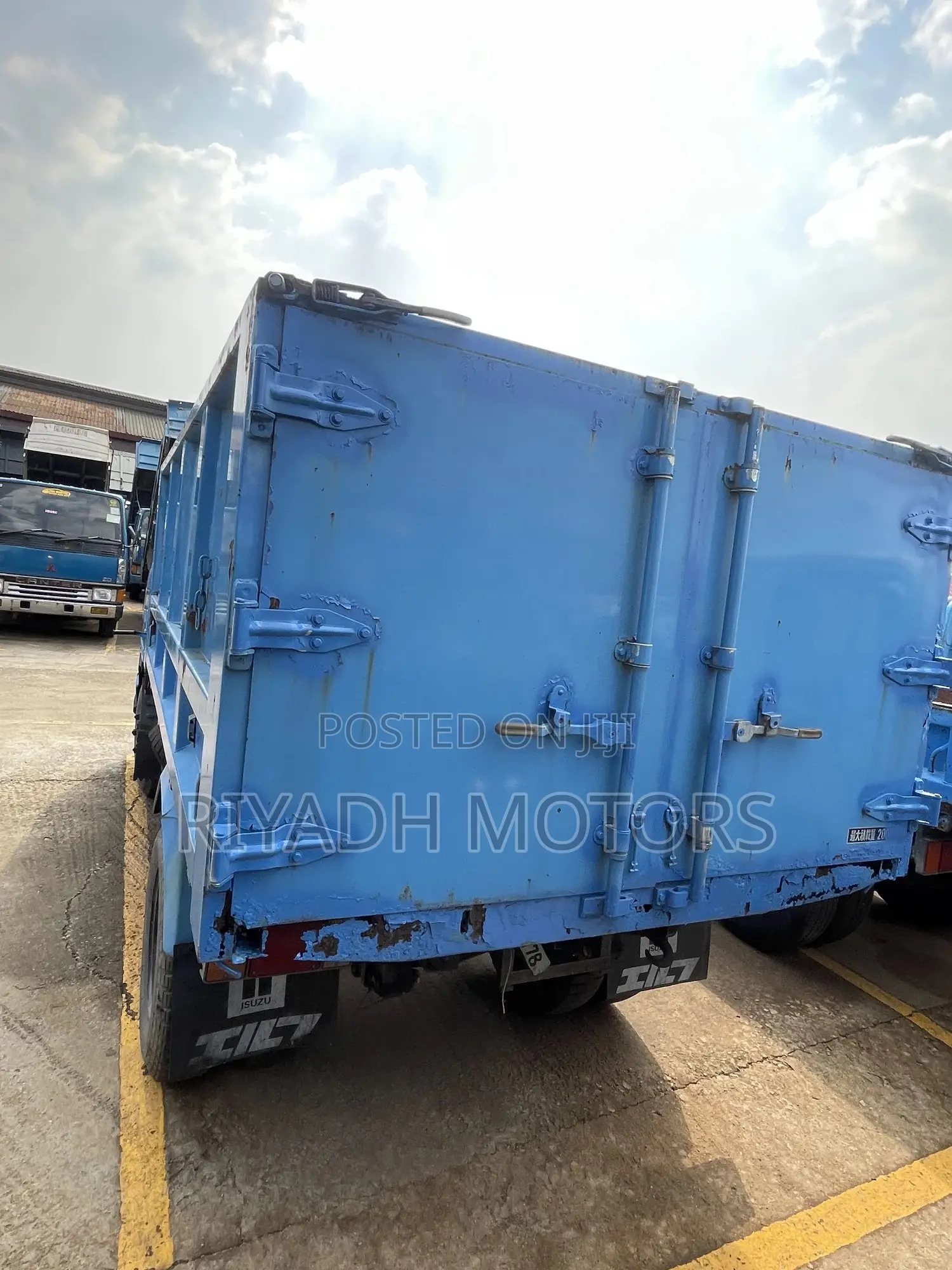 Isuzu Dumper With Big Tray