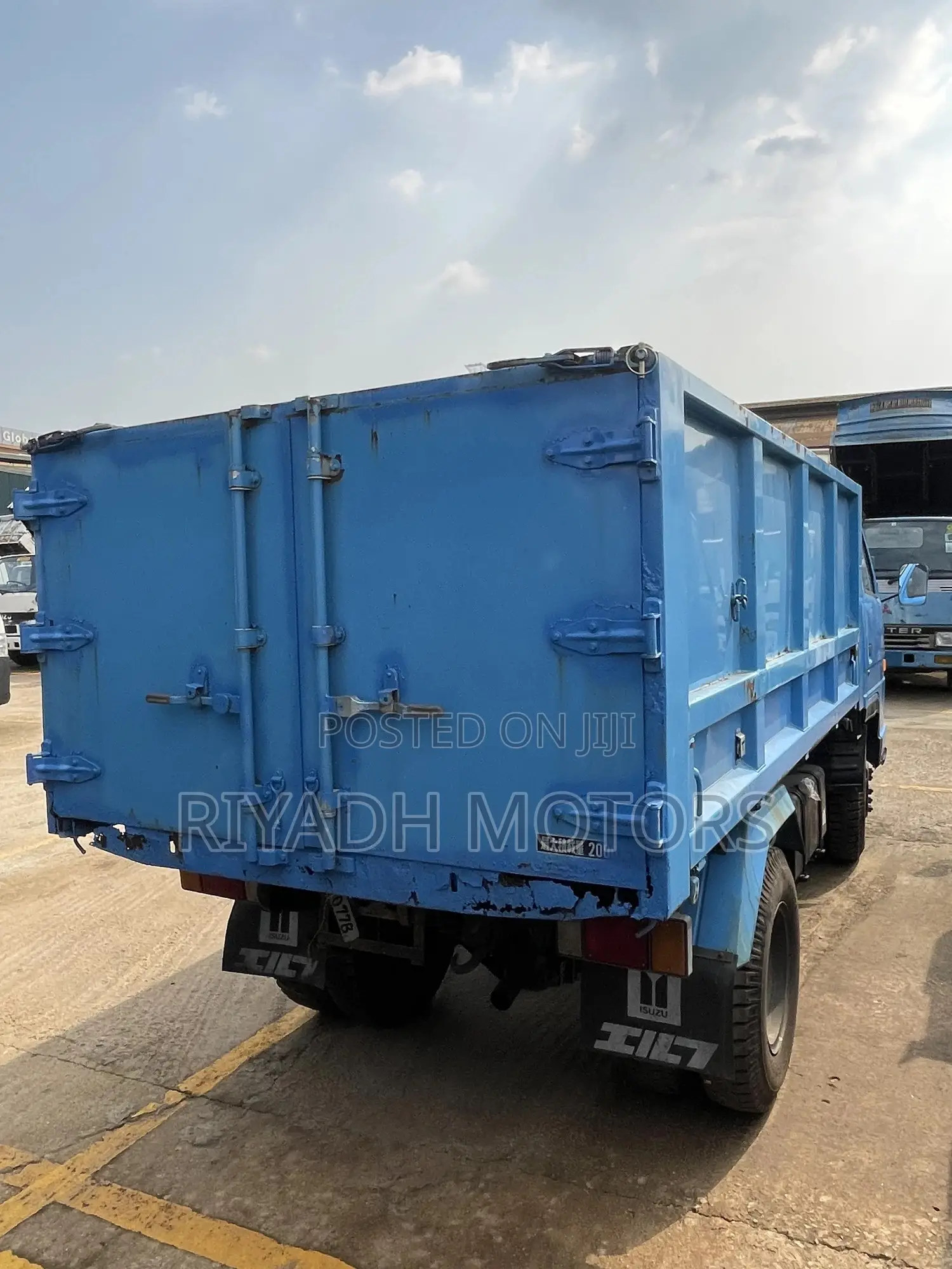 Isuzu Dumper With Big Tray