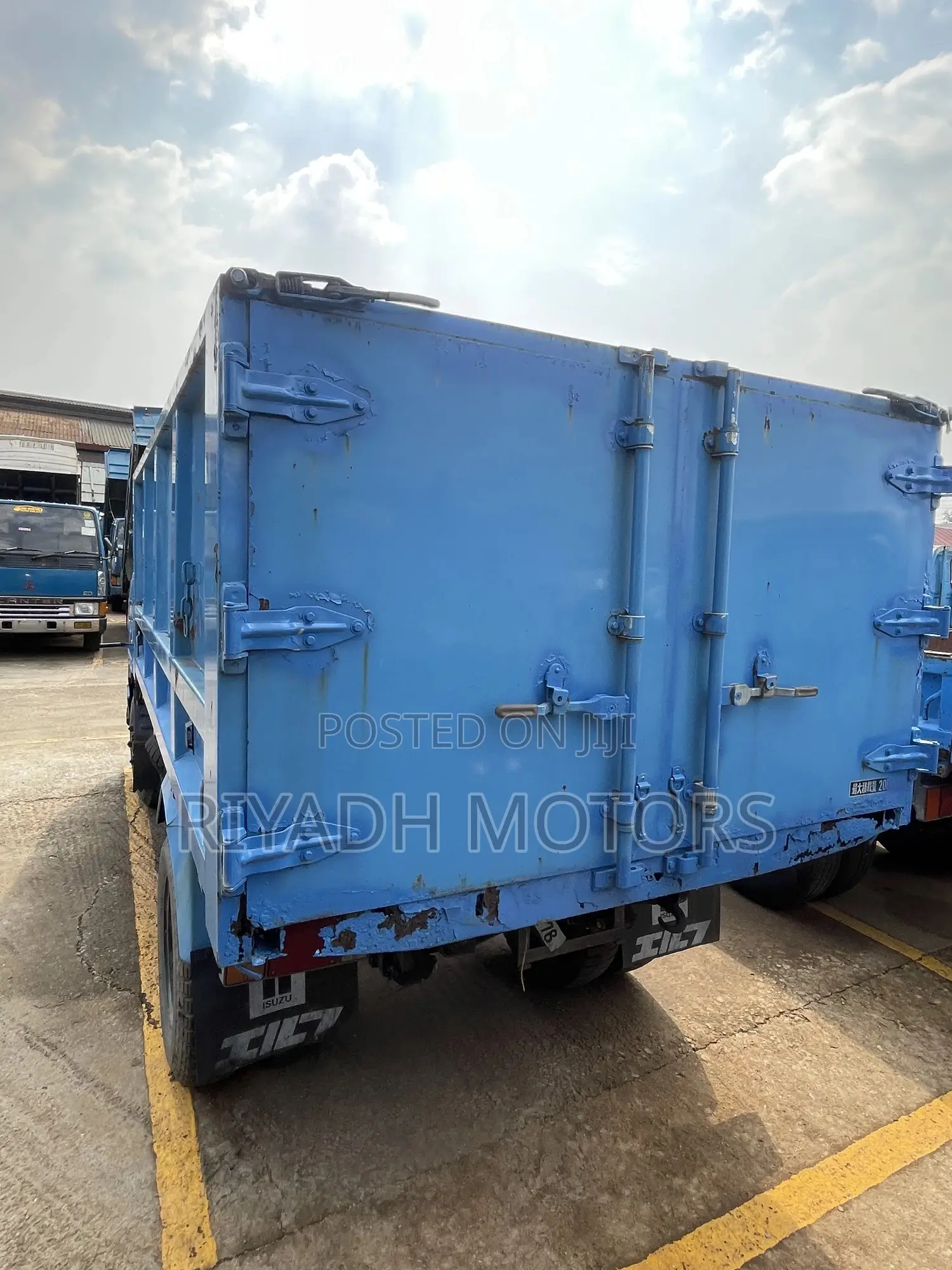 Isuzu Dumper With Big Tray