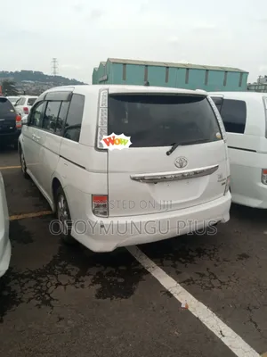 Toyota ISIS 1.8 L 2WD 2012 White