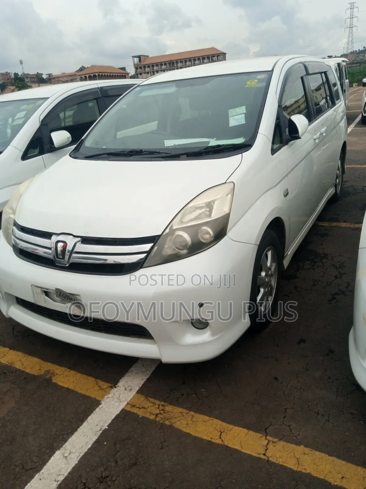 Toyota ISIS 1.8 L 2WD 2012 White