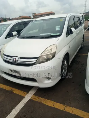 Toyota ISIS 1.8 L 2WD 2012 White