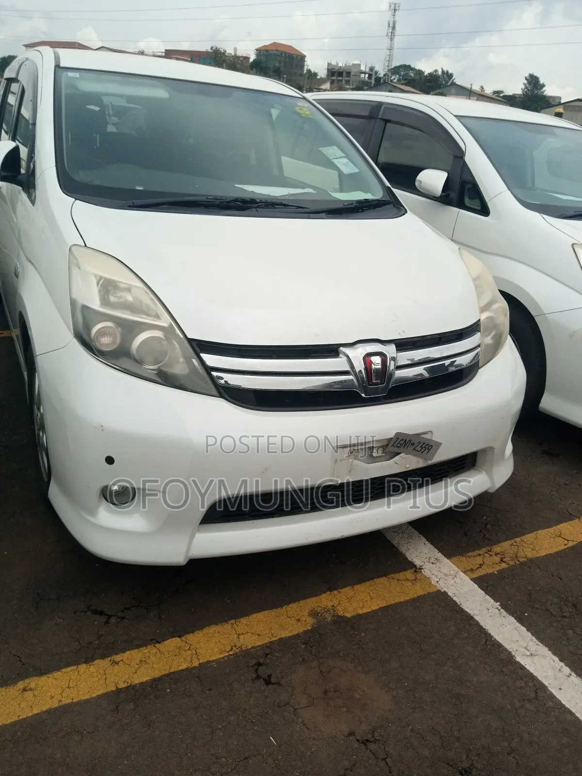 Toyota ISIS 1.8 L 2WD 2012 White