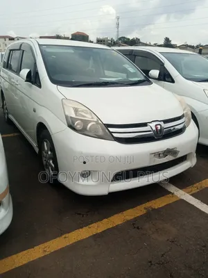 Toyota ISIS 1.8 L 2WD 2012 White