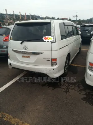 Toyota ISIS 1.8 Platana 2WD 2013 White