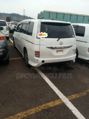 Toyota ISIS 1.8 Platana 2WD 2013 White