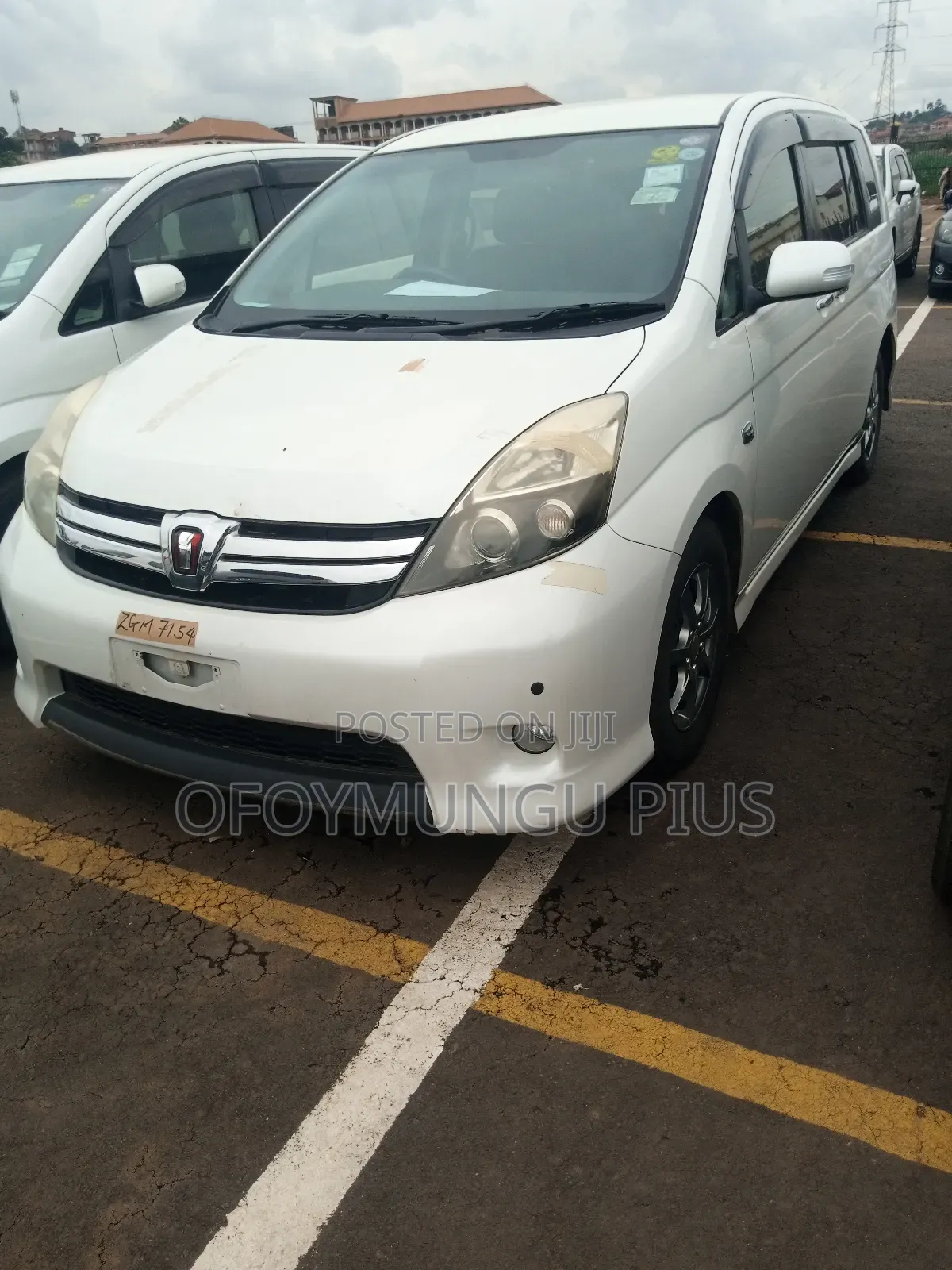Toyota ISIS 1.8 Platana 2WD 2013 White