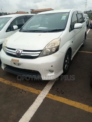Toyota ISIS 1.8 Platana 2WD 2013 White