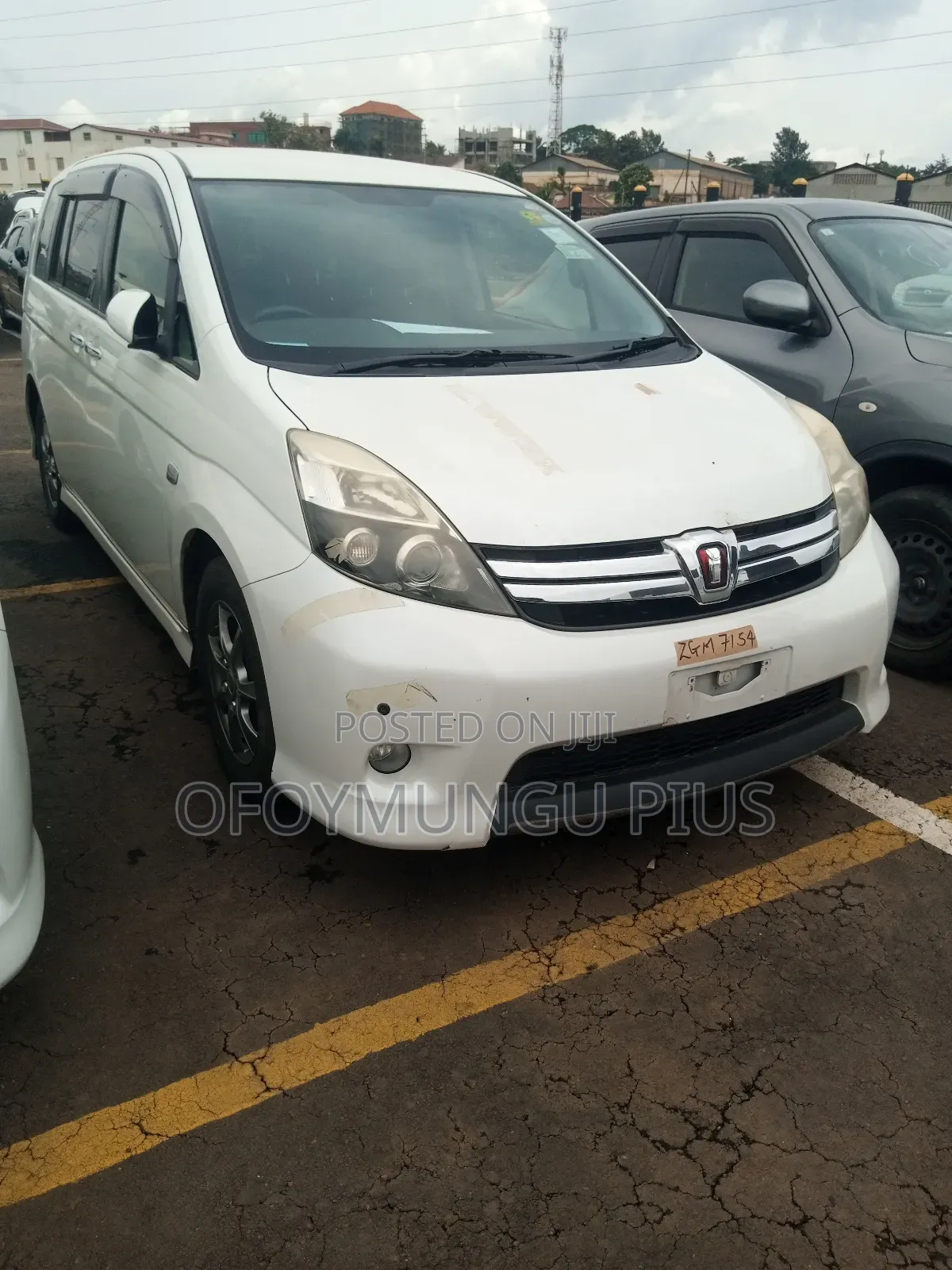 Toyota ISIS 1.8 Platana 2WD 2013 White