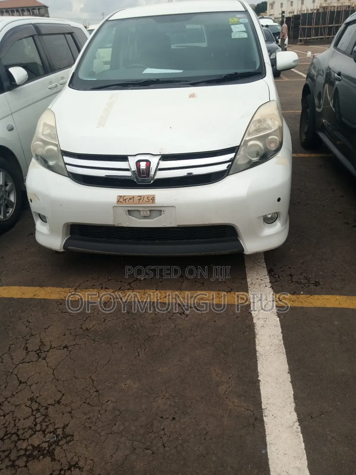 Toyota ISIS 1.8 Platana 2WD 2013 White