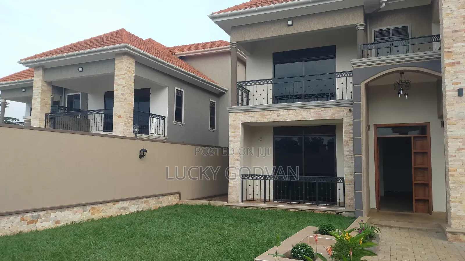 Furnished 5bdrm Mansion in Kira for sale