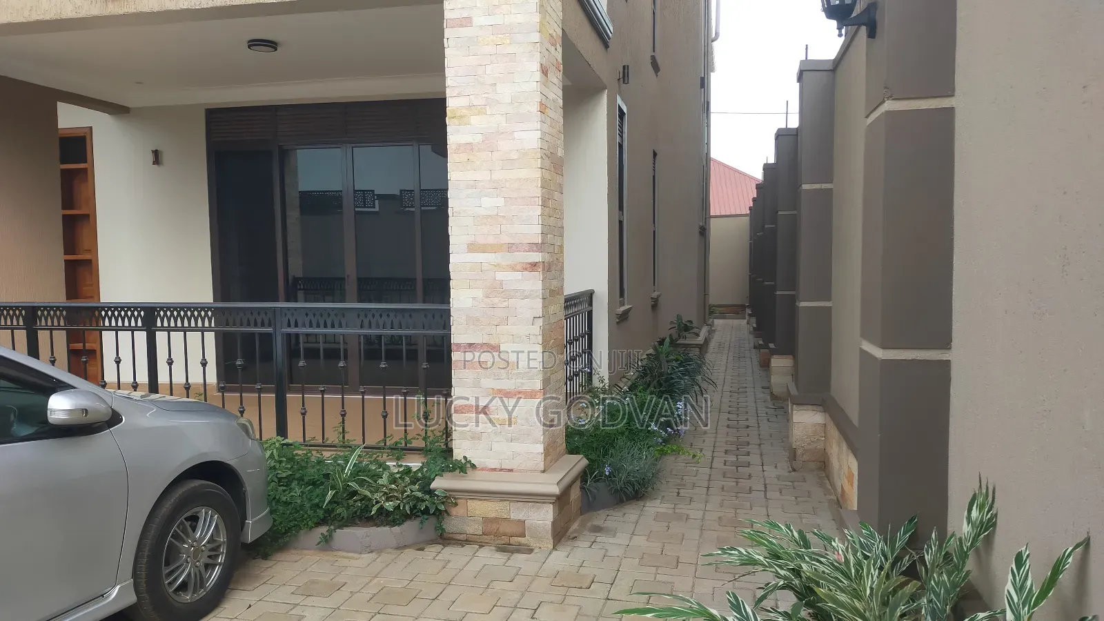 Furnished 5bdrm Mansion in Kira for sale
