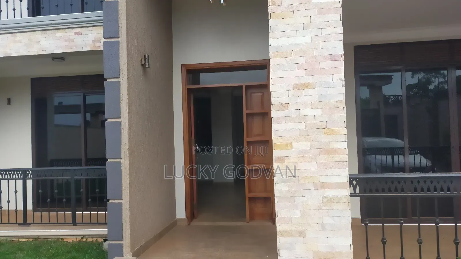 Furnished 5bdrm Mansion in Kira for sale