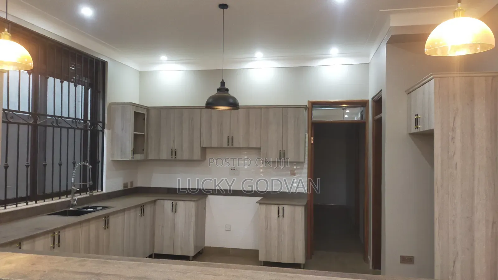 Furnished 5bdrm Mansion in Kira for sale