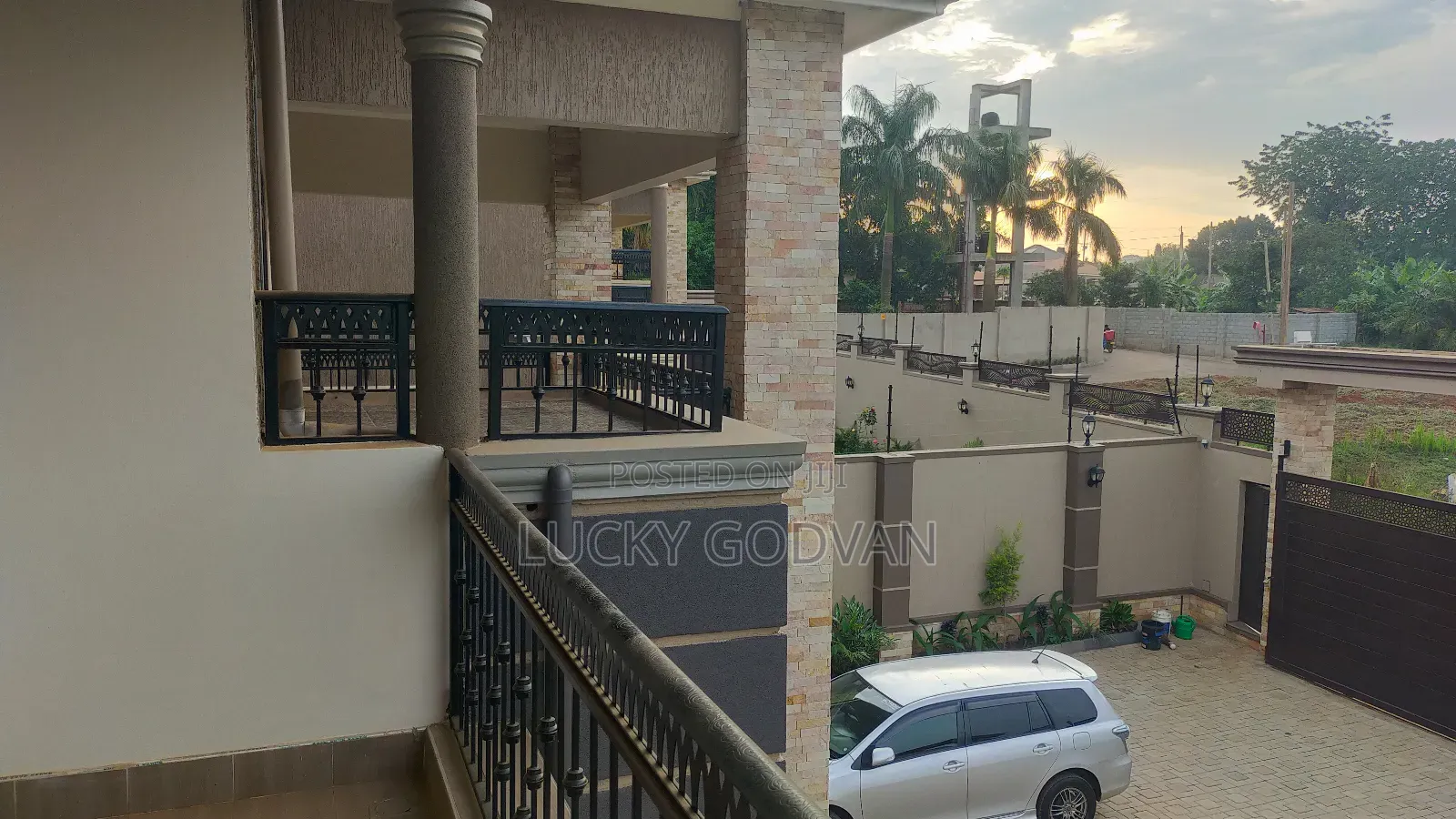Furnished 5bdrm Mansion in Kira for sale