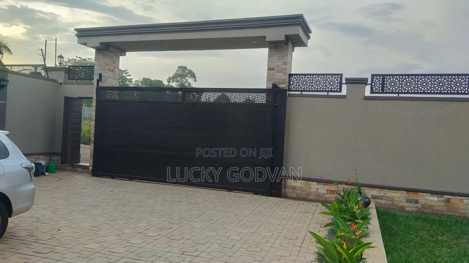 Furnished 5bdrm Mansion in Kira for sale