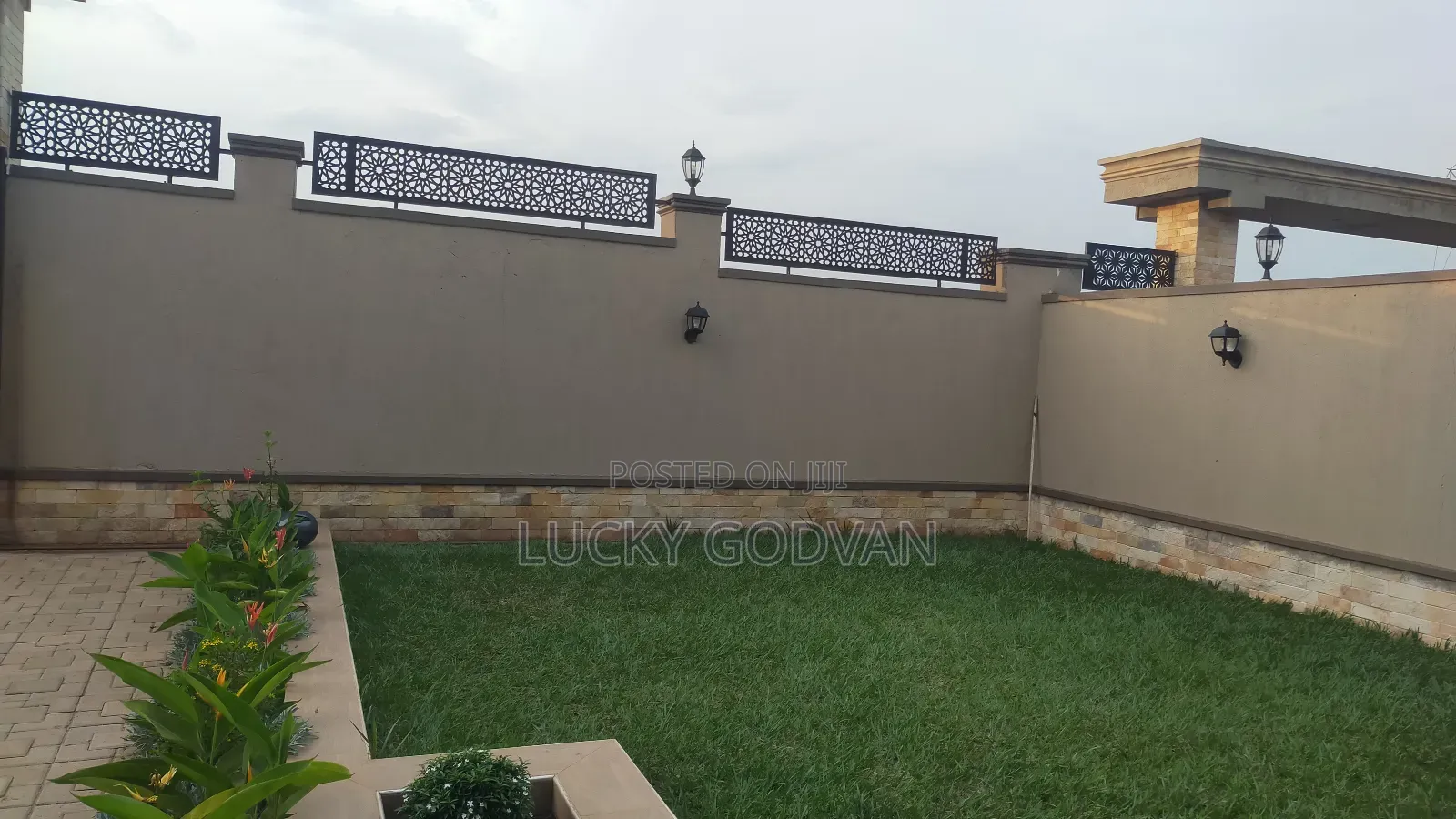Furnished 5bdrm Mansion in Kira for sale