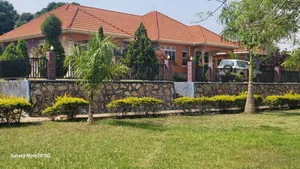 7bdrm Bungalow in Kitala Ntebe Rd, Central Division for rent