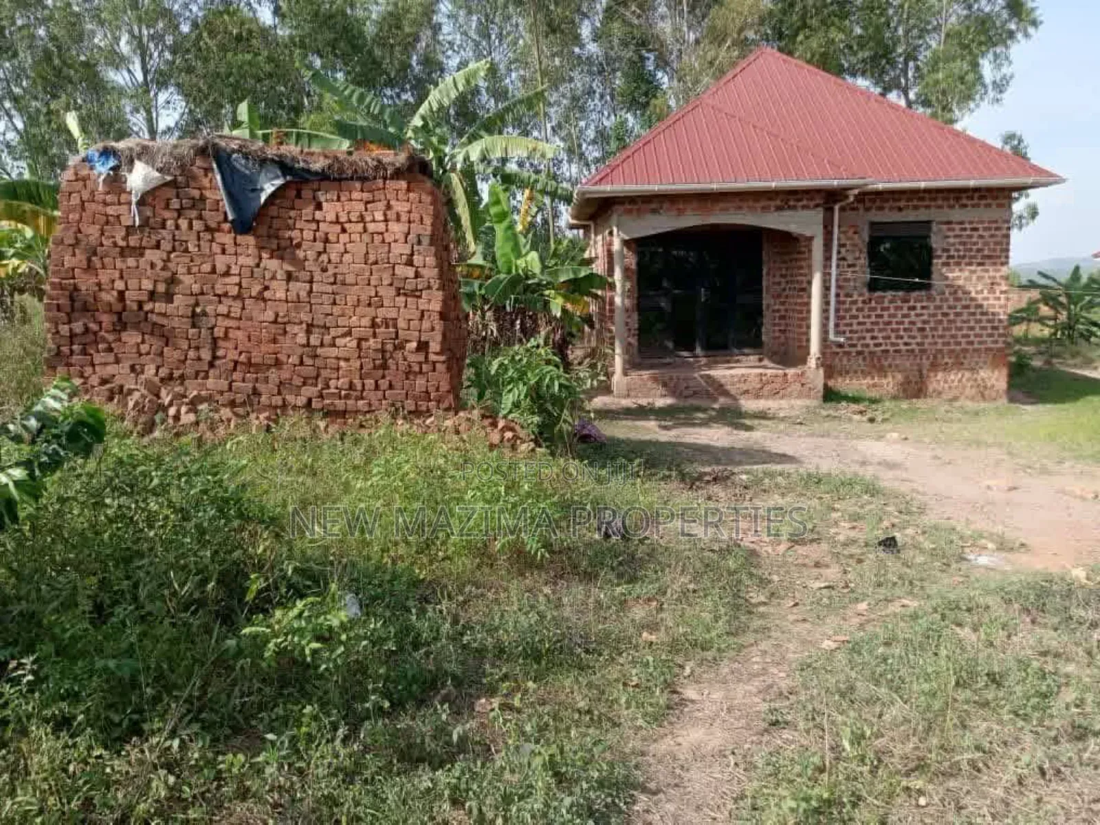 2bdrm House in Kakengerenge Town, Central Division for sale