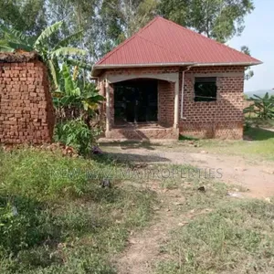2bdrm House in Kakengerenge Town, Central Division for sale