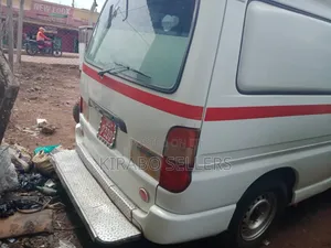 Toyota HiAce 1998 White
