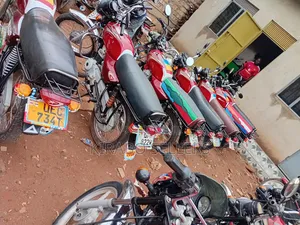 Bajaj Boxer 100 2025 Red