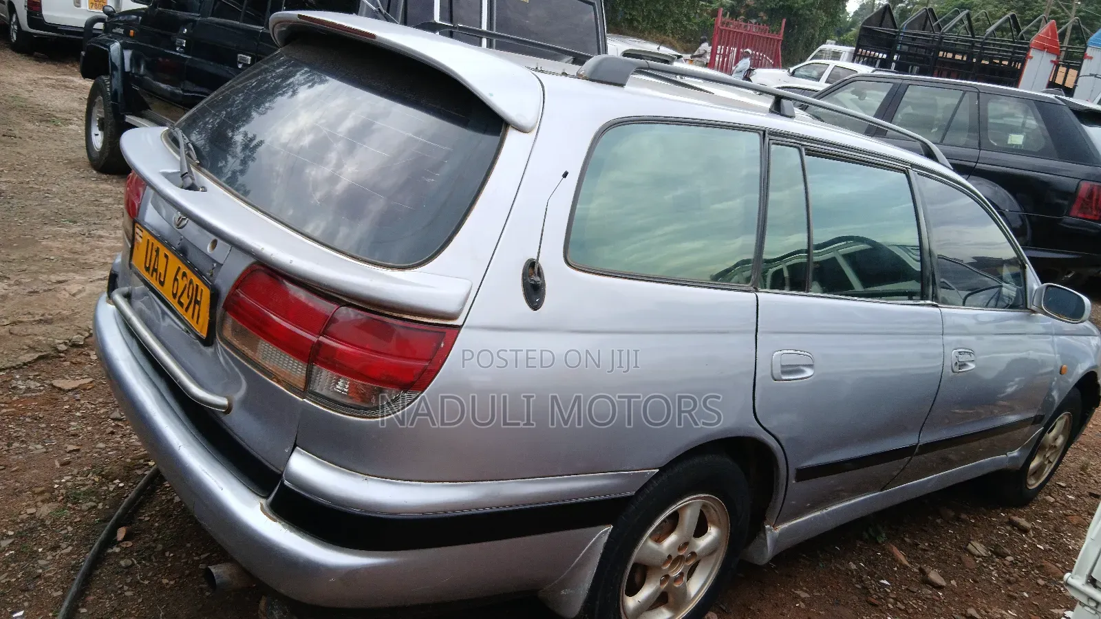 Toyota Caldina 2000 Silver