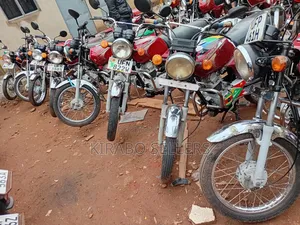 Bajaj Boxer 100 2025 Red